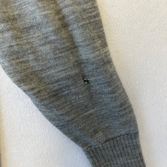Smartwool Mens 100% Merino Wool V-Neck Sweater Repaired HOLES Base Layer Camp - Picture 6 of 12